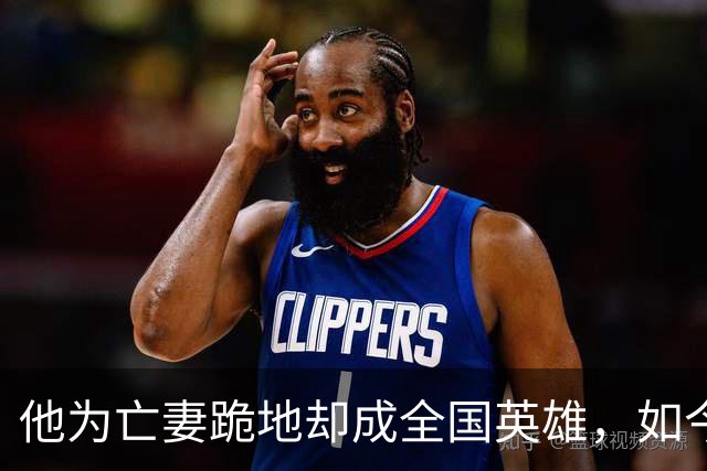 他为亡妻跪地却成全国英雄，如今被授副军长，全中国向他致敬！